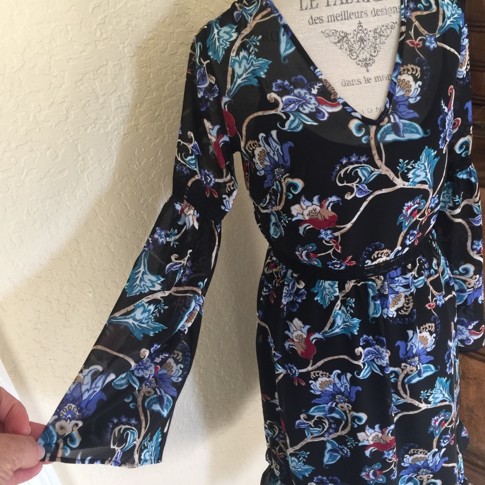 ⭐️CLEARANCE ⭐️WH/BM size 6 - Picture 3 of 7